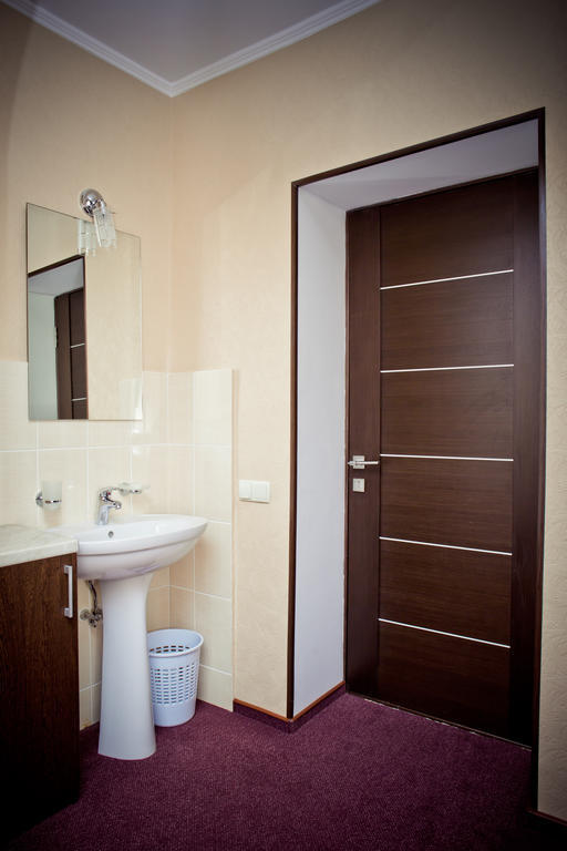 Grand Sport Hotel Brovary Bilik gambar